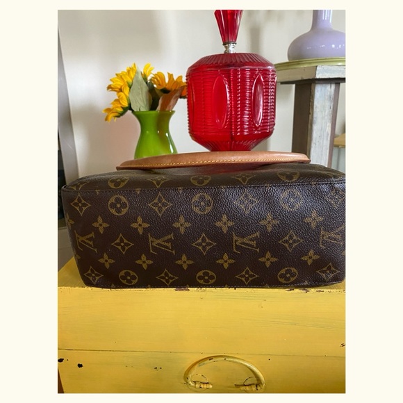 Louis Vuitton Looping GM - Picture 5 of 12